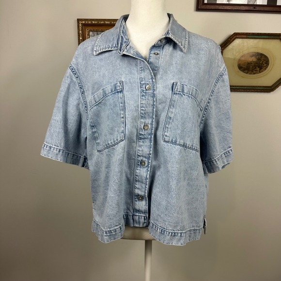Gap Denim Short Sleeve Button Down Cropped Shirt - SIZE L Light Wash Lightweight - Picture 2 of 6